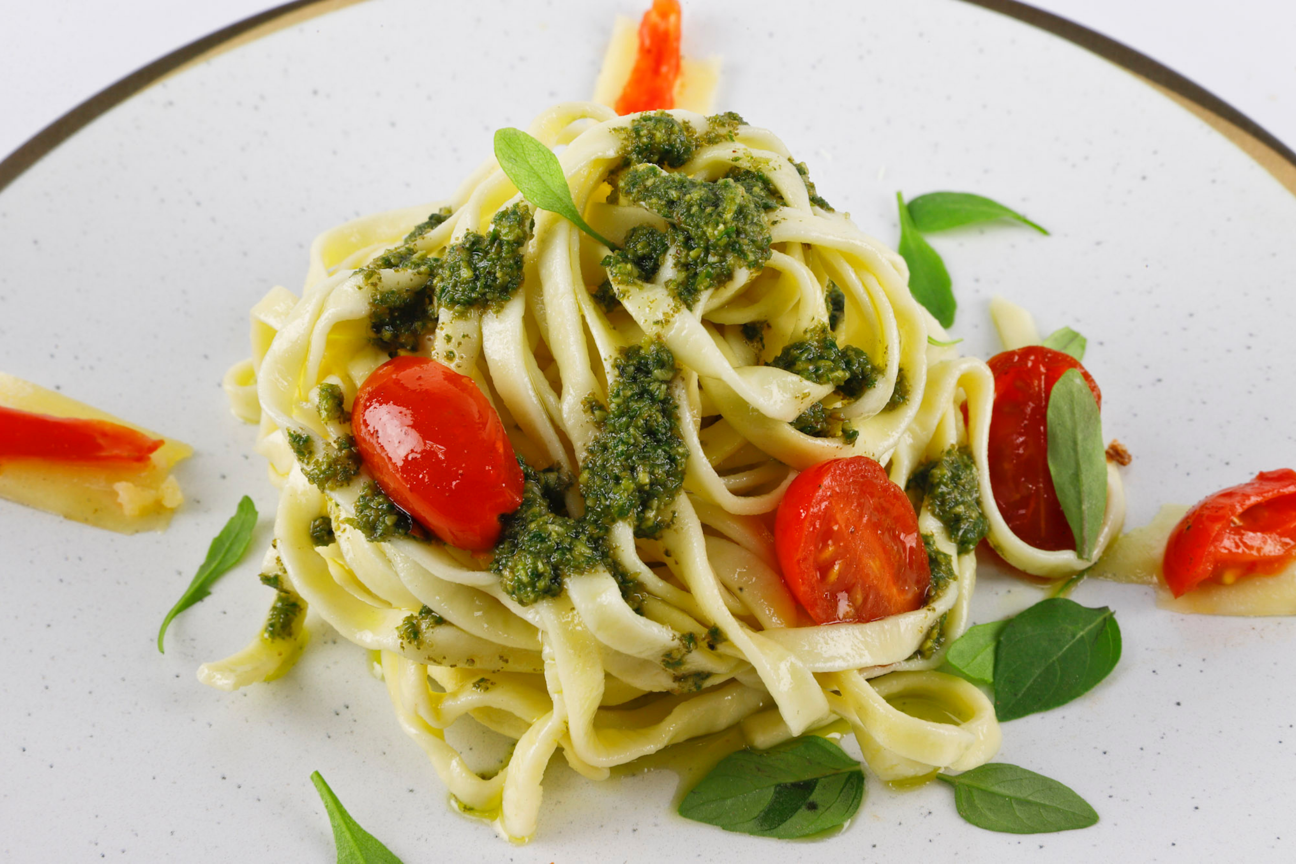 Espaguete de Pesto e Tomate
